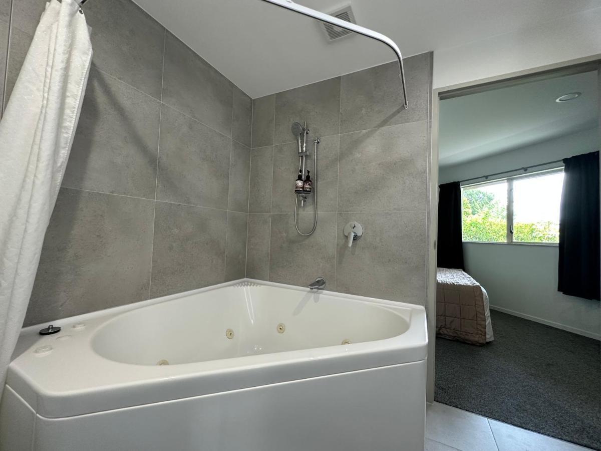 Baycourt Lakefront Motel Taupo Zewnętrze zdjęcie