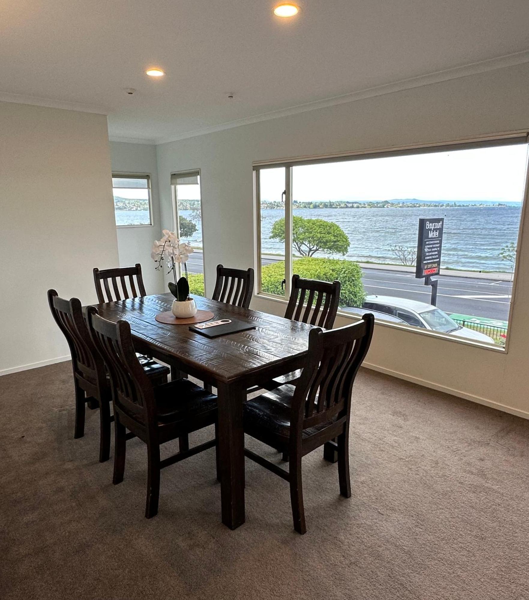 Baycourt Lakefront Motel Taupo Zewnętrze zdjęcie