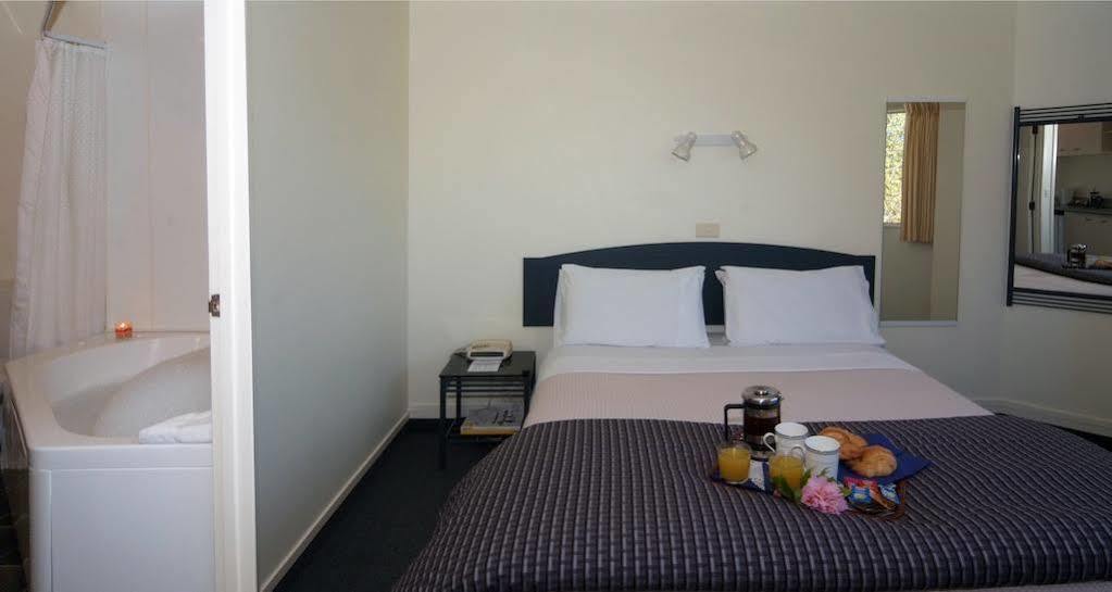 Baycourt Lakefront Motel Taupo Zewnętrze zdjęcie